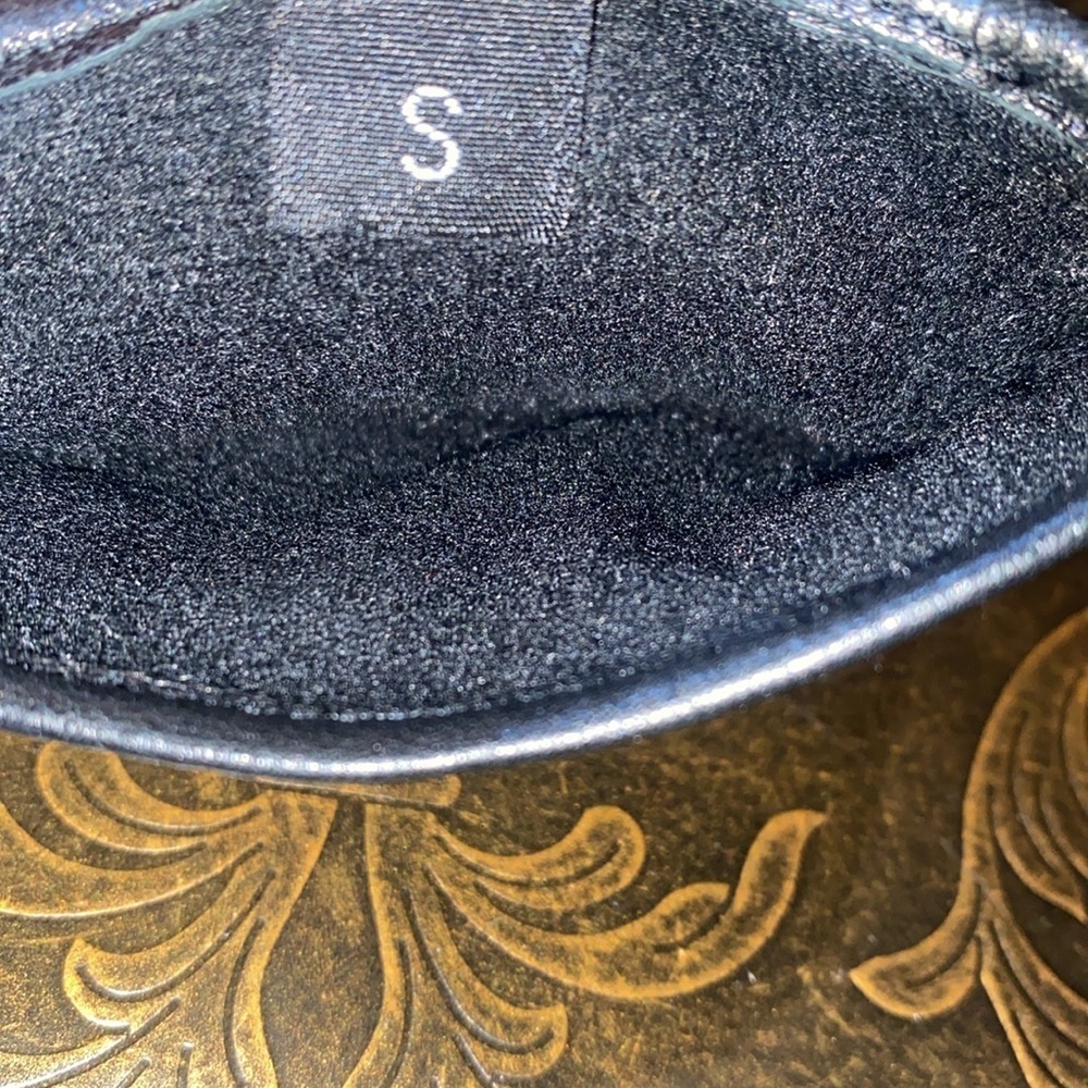 Michael Kors Women's Leather Logo
Ornament Gloves - Black/Silver size sm… - Picture 3 of 7